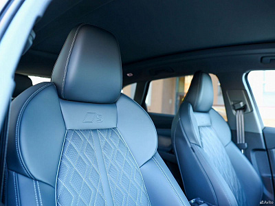Audi Q5 черный 2025