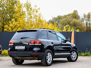 Volkswagen Touareg черный 2008