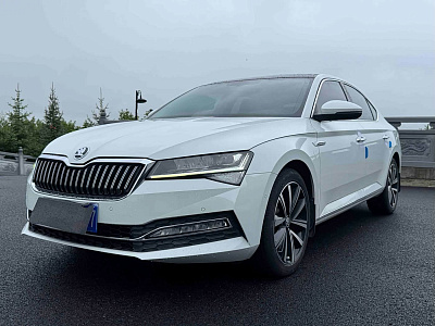 Skoda Superb 1.4 л 2023 г. Белый, пробег 41000 км