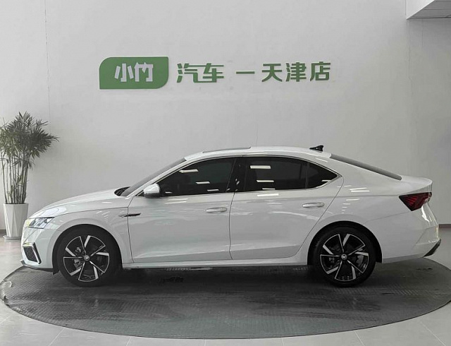 Skoda Octavia 1.4 л 2022 г. Белый, пробег 36000 км