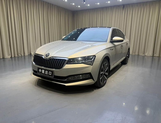 Skoda Superb 1.4 л 2023 г. шампань/коричневый, пробег 47000 км