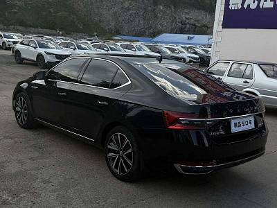 Skoda Superb 1.4 л 2023 г. Чёрный, пробег 43000 км