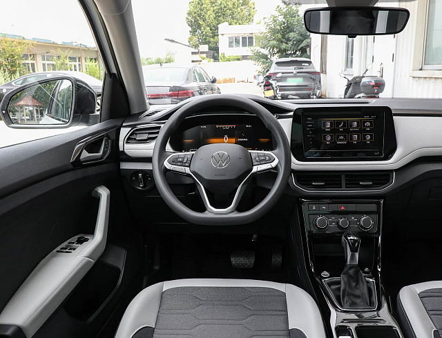 Volkswagen Tharu XR 1.5 Sharp Edition