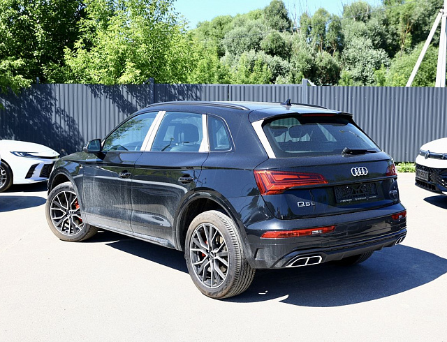 Audi Q5 черный 2025