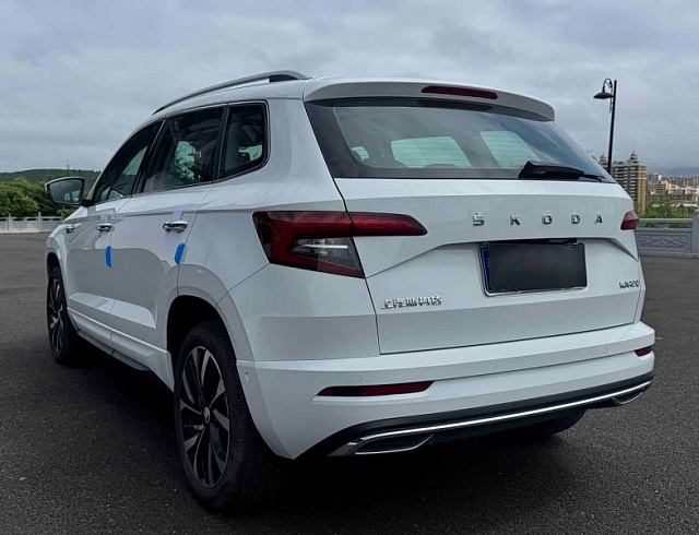 Skoda Karoq 1.4 л 2023 г. Белый, пробег 10000 км