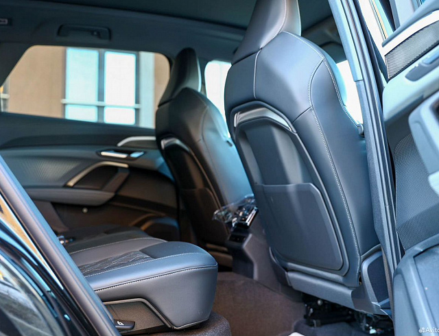 Audi Q5 черный 2025