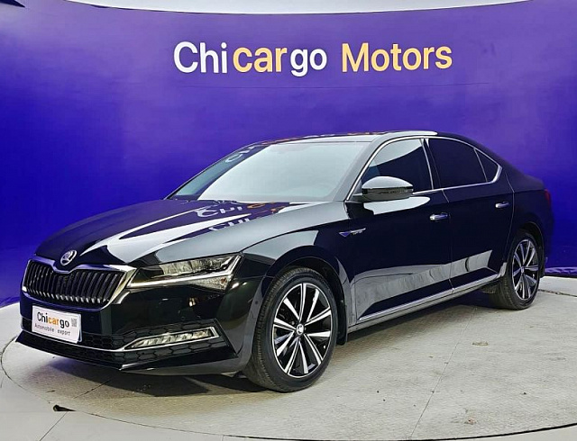 Skoda Superb 1.4 л 2023 г. Чёрный, пробег 11000 км