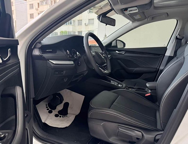Skoda Octavia 1.4 л 2023 г. Белый, пробег 13899 км