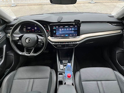 Skoda Octavia 1.4 л 2022 г. шампань/коричневый, пробег 33000 км