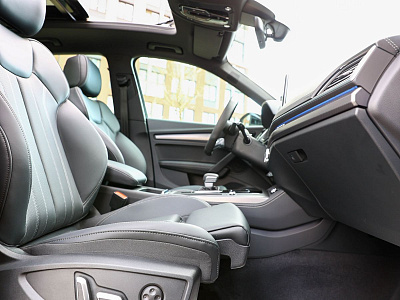 Audi Q5 черный 2026
