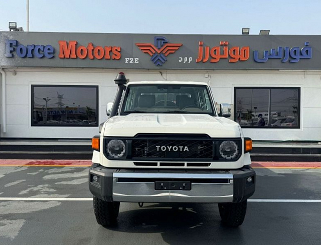 Toyota Land Cruiser 70 2.8 л 2026 г. Белый