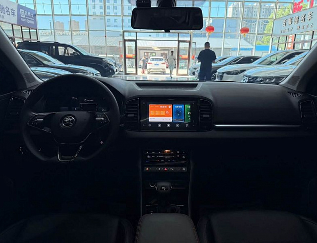 Skoda Karoq 1.4 л 2023 г. Белый, пробег 27000 км