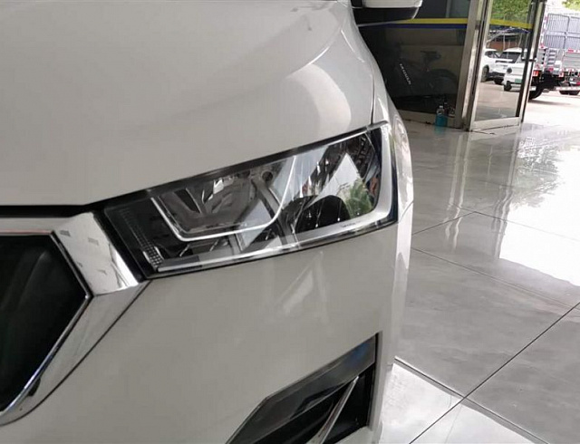 Skoda Rapid 1.5 л 2021 г. Белый, пробег 42400 км