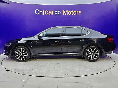 Skoda Superb 1.4 л 2023 г. Чёрный, пробег 11000 км