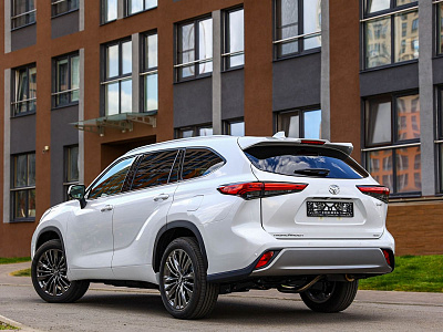 Toyota Highlander белый 2026