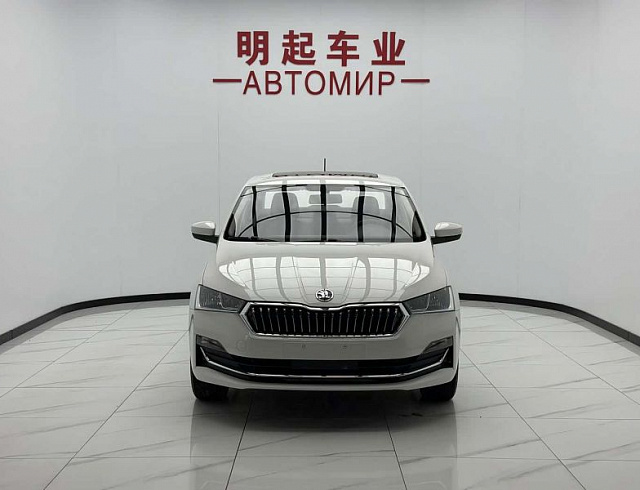 Skoda Rapid 1.5 л 2023 г. Белый, пробег 26000 км