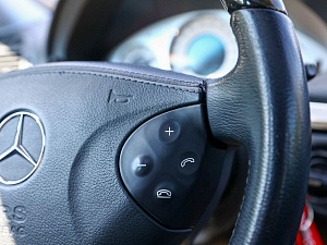 Mercedes-Benz E-Класс белый 2005