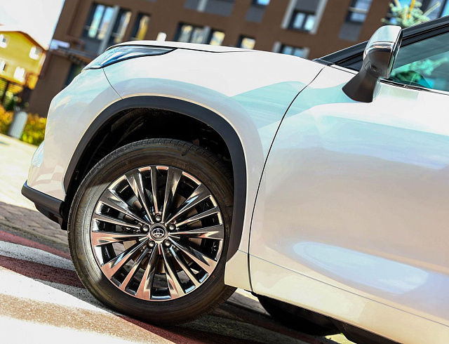 Toyota Highlander белый 2026