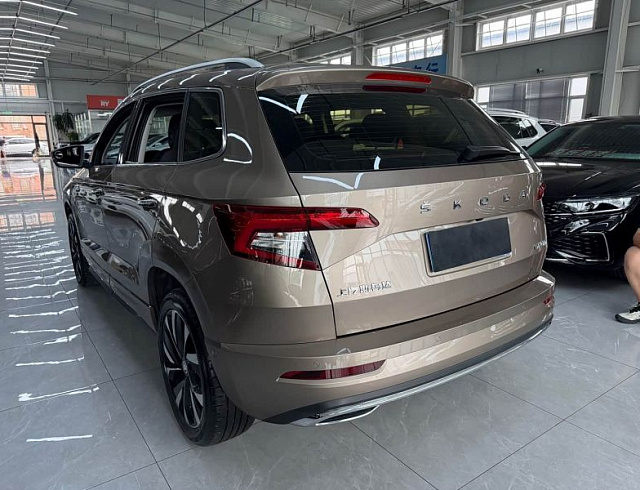 Skoda Karoq 1.4 л 2022 г. шампань/коричневый, пробег 15500 км