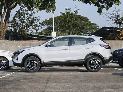 Nissan Quasqai 2.0 XV+ Leading