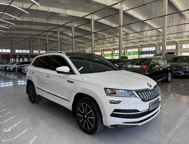 Skoda Karoq 1.4 л 2023 г. Белый, пробег 27000 км