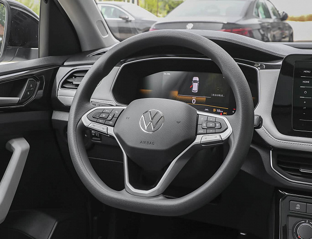 Volkswagen Tharu XR 1.5 Sharp Edition