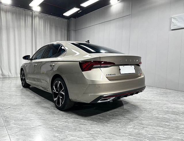 Skoda Octavia 1.4 л 2023 г. желто-оранжевый, пробег 49000 км
