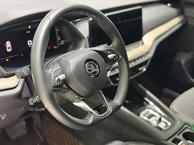 Skoda Octavia 1.4 л 2022 г. Серебристо-серый, пробег 24000 км