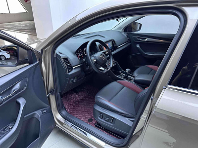 Skoda Karoq 1.4 л 2022 г. Серебристо-серый, пробег 27000 км