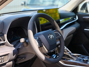 Toyota Highlander белый 2026