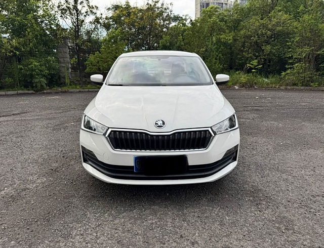 Skoda Rapid 1.5 л 2021 г. Белый, пробег 39000 км