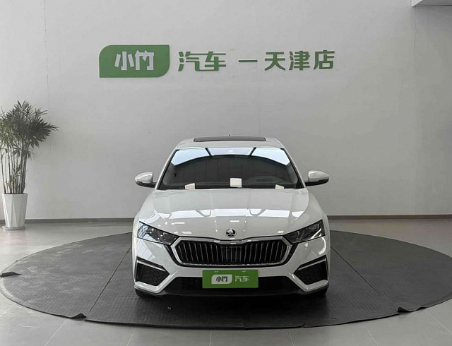 Skoda Octavia 1.4 л 2022 г. Белый, пробег 36000 км