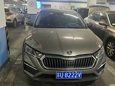 Skoda Octavia 1.4 л 2022 г. шампань/коричневый, пробег 25000 км