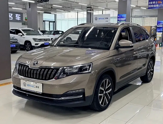 Skoda Kamiq 1.5 л 2023 г. шампань/коричневый, пробег 31000 км