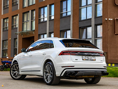 Audi Q8 белый 2018