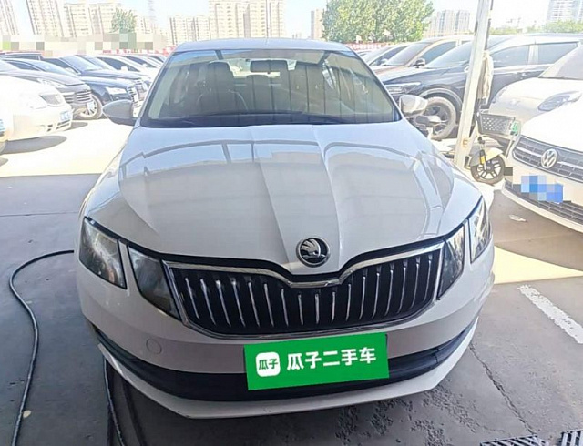 Skoda Octavia 1.5 л 2022 г. Белый, пробег 44000 км