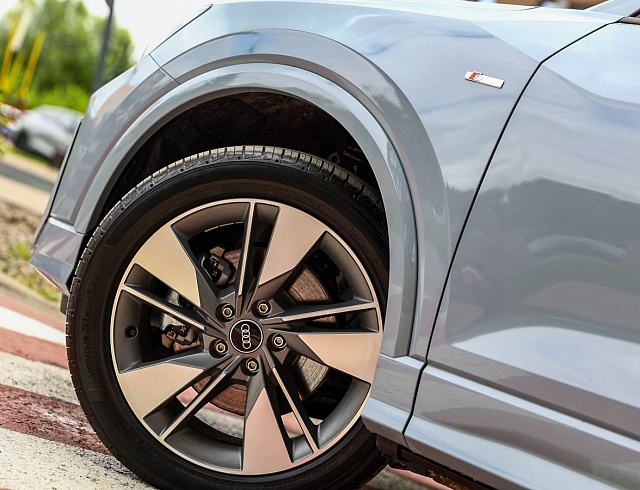 Audi Q2 серый 2025