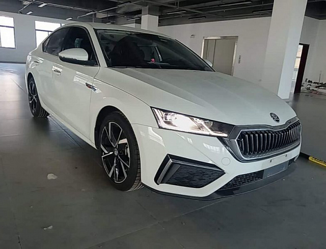 Skoda Octavia 1.4 л 2024 г. Белый, пробег 9800 км