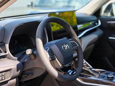 Toyota Highlander белый 2026