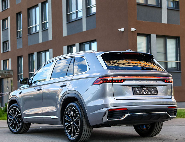 Geely Monjaro серый 2026