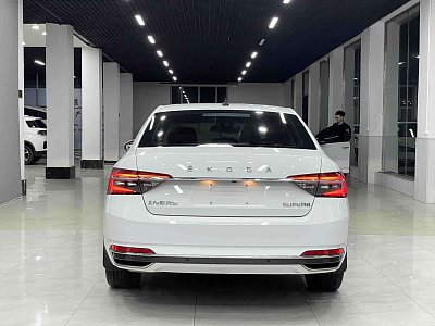 Skoda Superb 1.4 л 2022 г. Белый, пробег 27100 км