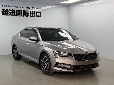 Skoda Superb 1.4 л 2023 г. Серебристо-серый, пробег 29000 км