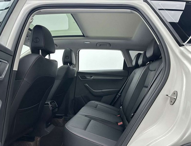 Skoda Karoq 1.4 л 2023 г. Белый, пробег 15000 км