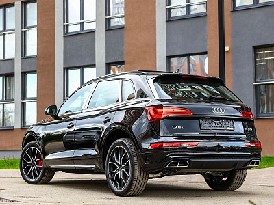 Audi Q5 черный 2026