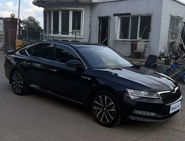 Skoda Superb 1.4 л 2023 г. Чёрный, пробег 43000 км
