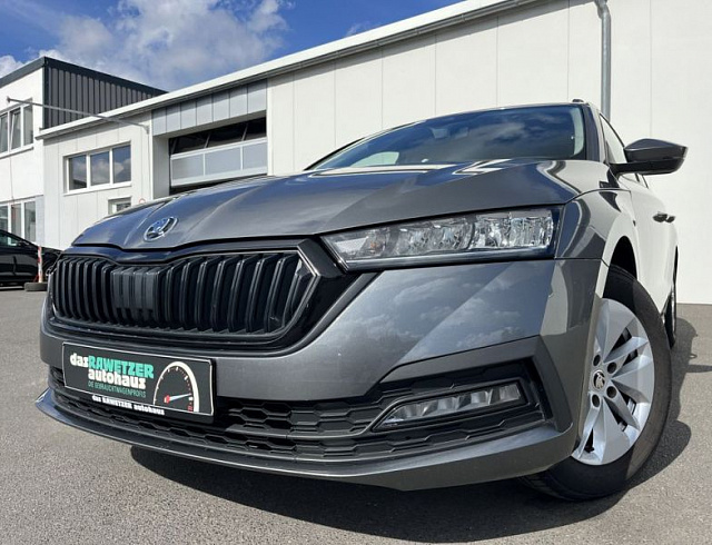 Skoda Octavia 2023 г. Серый, пробег 55639 км