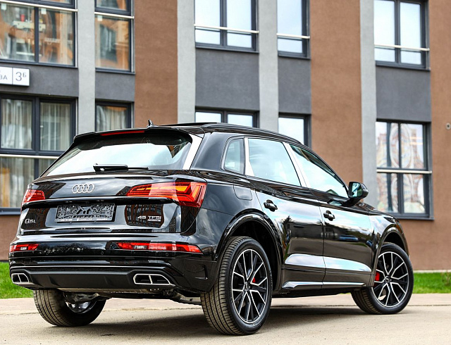 Audi Q5 черный 2025