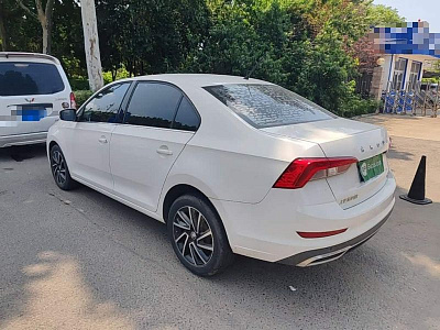 Skoda Rapid 1.5 л 2021 г. Белый, пробег 30299 км