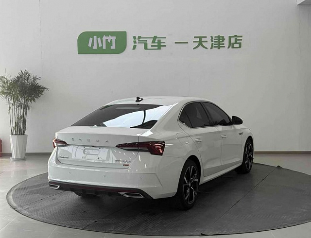 Skoda Octavia 1.4 л 2022 г. Белый, пробег 36000 км
