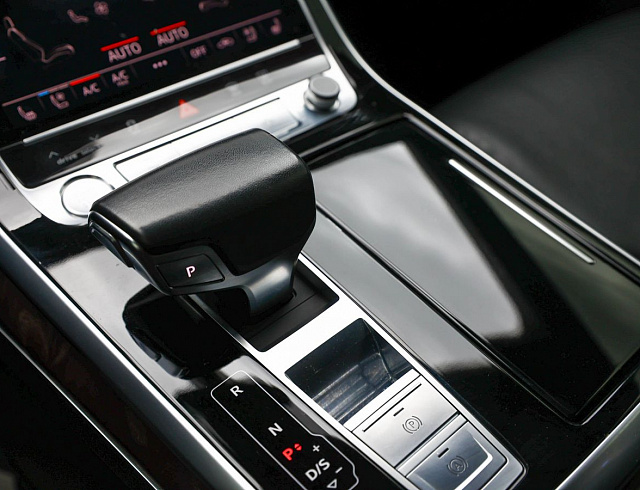Audi Q8 белый 2018